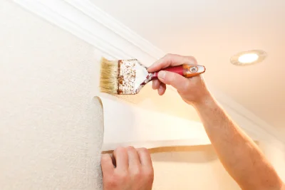 Pose de papier peint à Genouillé — revêtements muraux et toiles de verre
